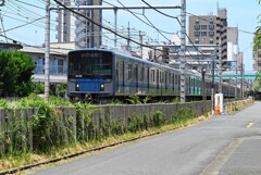 梅雨沿線・梅雨はいずこへ・・西武20000系走る