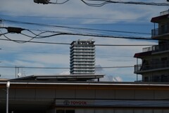 K川・高い空に東村山シンボルタワー