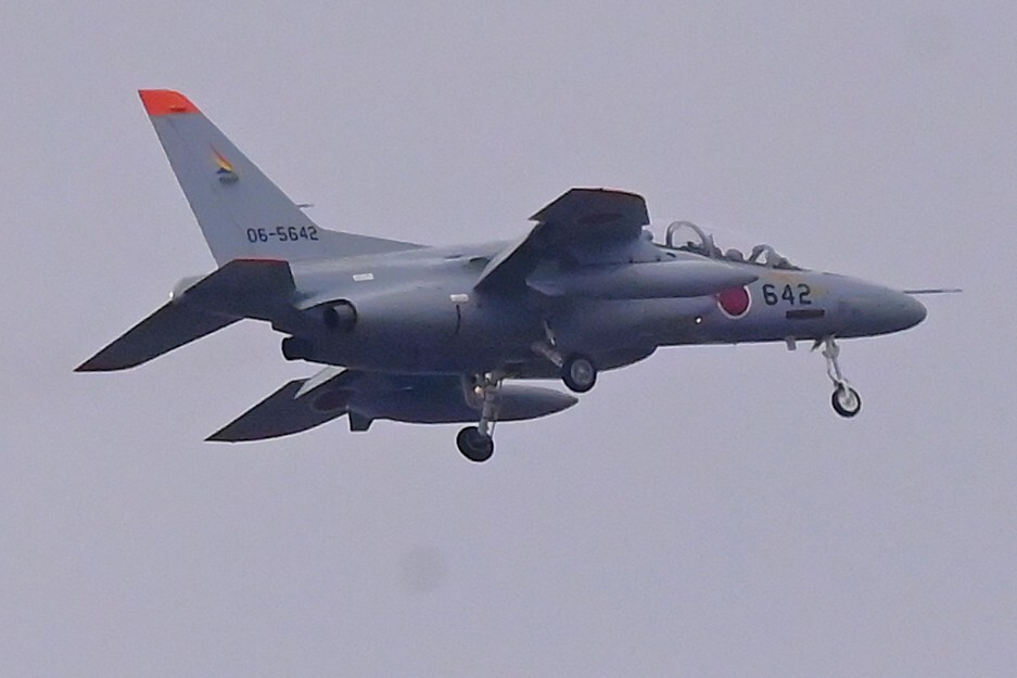 K川上空・自衛隊機（T-4練習機06－5642）