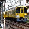 西武レールウエイ・駅へと進入する2000系