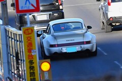 青梅に向かう街道・ポルシェ・911カレラ
