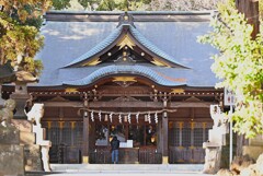 K川沿道脇・八坂神社に遅い初詣