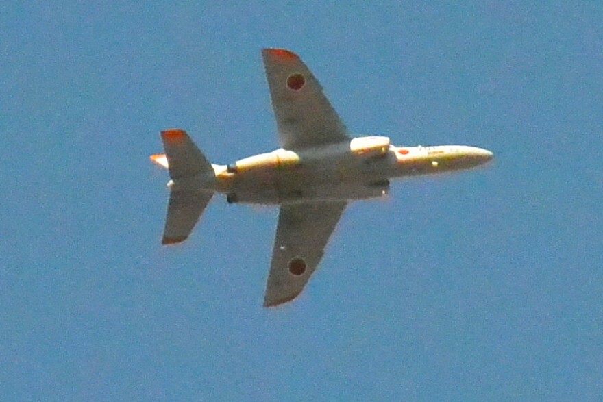 菜園・10-100㎜ズームレンズでT-4練習機