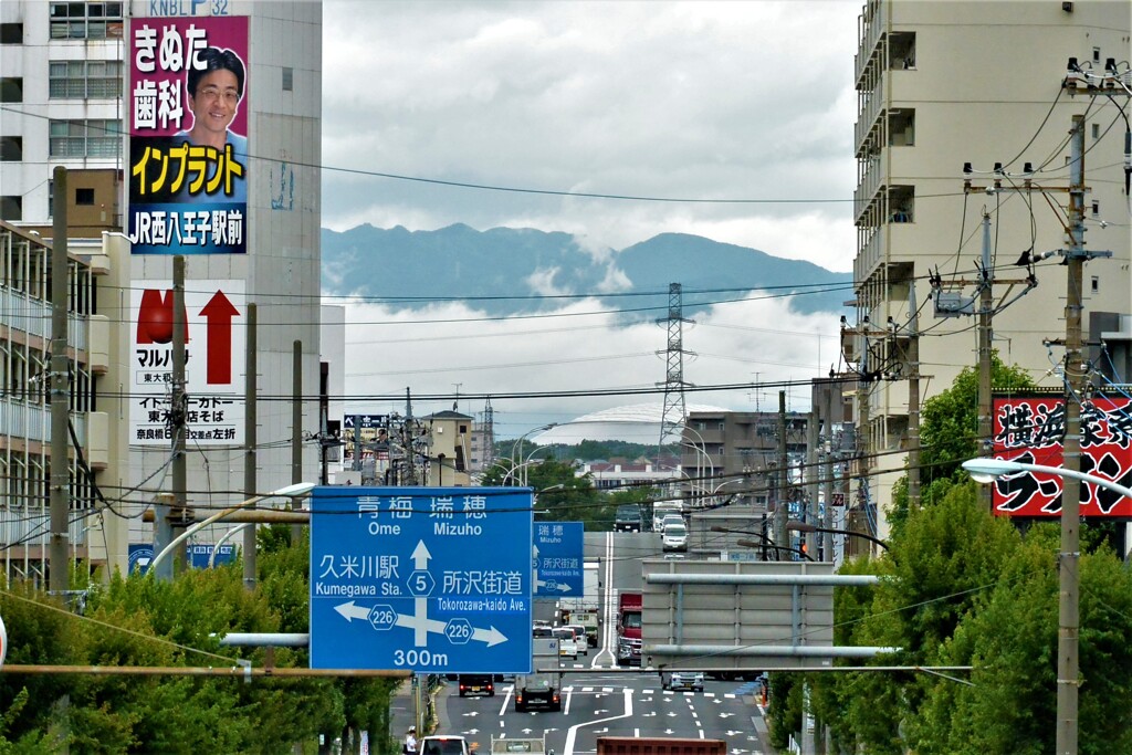 用水路散策(青梅の山並み)