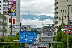 用水路散策(青梅の山並み)
