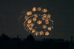 我が家のベランダより・荒川方面の花火 