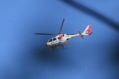 用水路上空・定刻通勤飛行のドクターヘリ