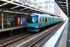 陶芸作品展・行きの駅で新宿方面（40000系）