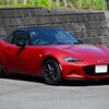 K川下流域・沿道脇の駐車場でMAZDA・ロードスター