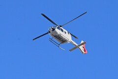 KR園上空・定刻飛行のドクターヘリ