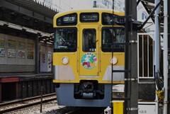 西武線・駅停車中の2000系