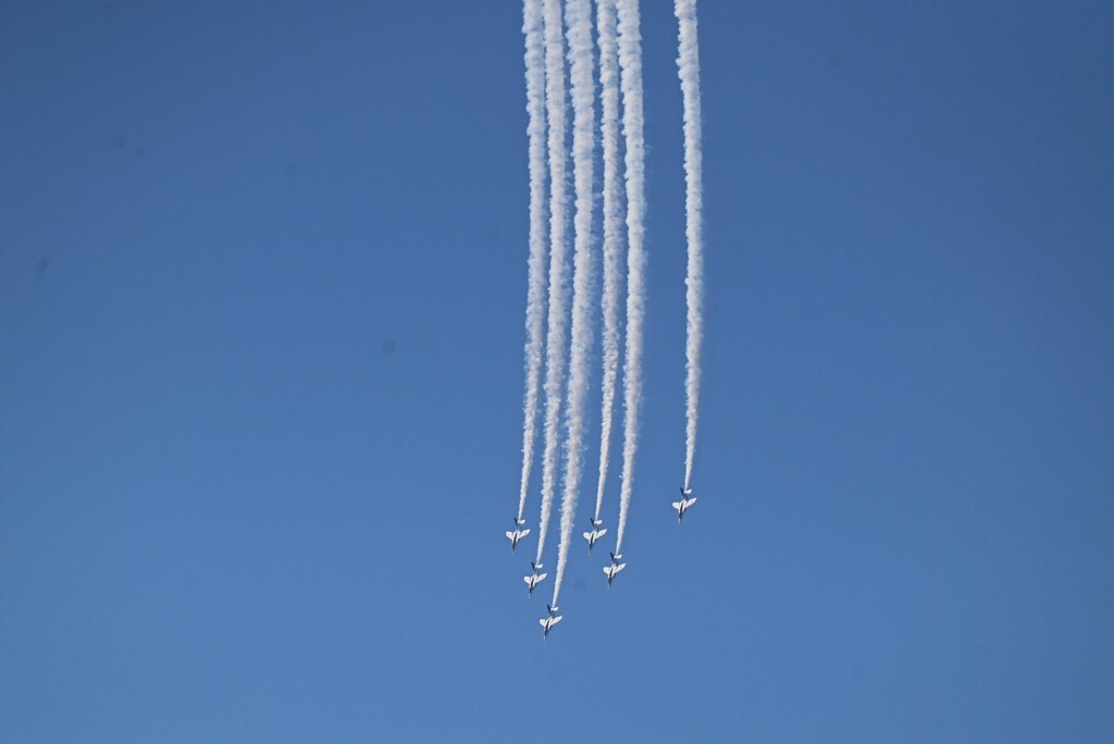 菜園上空・ブルーインパルス（アクロバット飛行） 