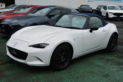 MAZDA・ロードスターソフトトップ（白）