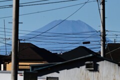 用水路・初冠雪の日の富士山