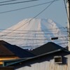 用水路・雪に包まれた富士山