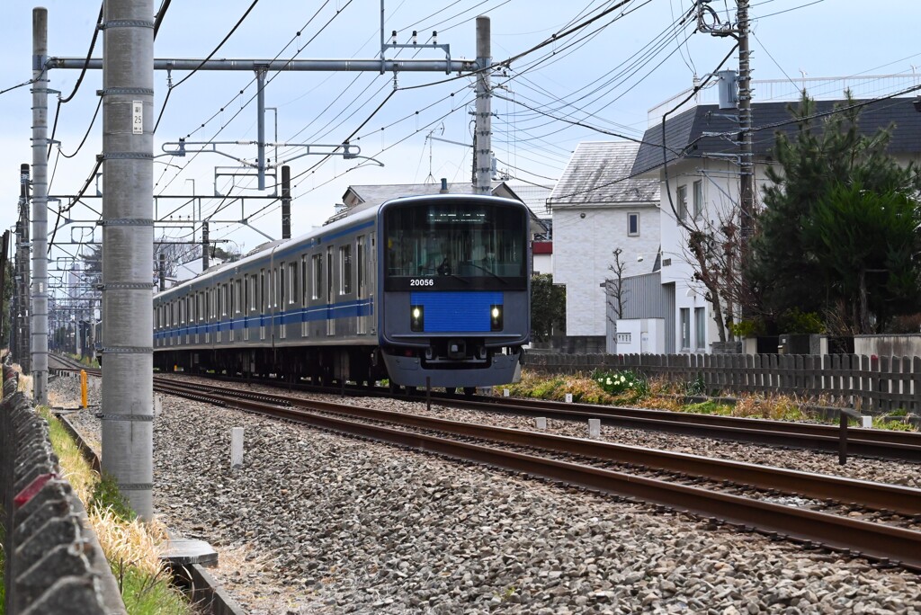 春日和沿線・西武20000系快走