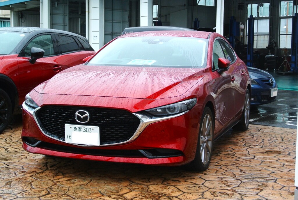 愛車アクセラ・16年目の点検日 (画像はMAZDA３)