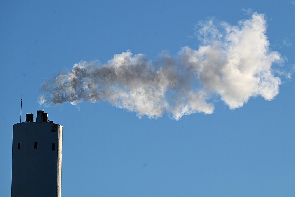 用水路・ゴミ焼却場の煙突