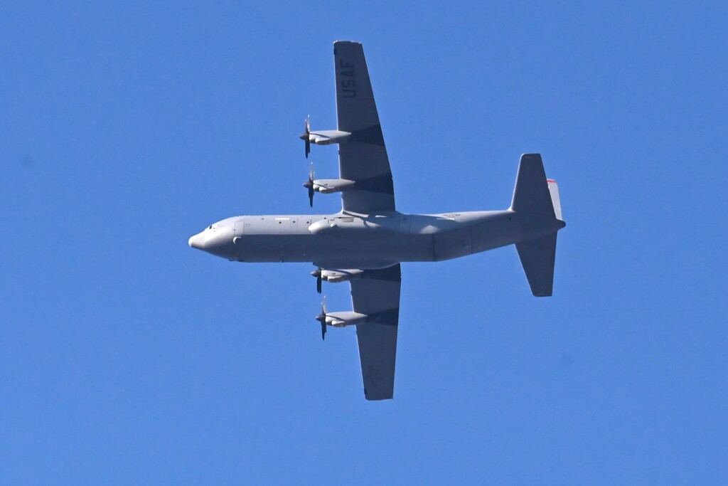 Ｋ川上空・自衛隊機（C-130ハーキュリーズ）