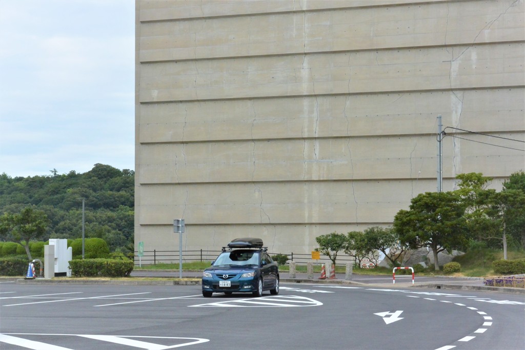 瀬戸大橋の橋桁と愛車（与島より）