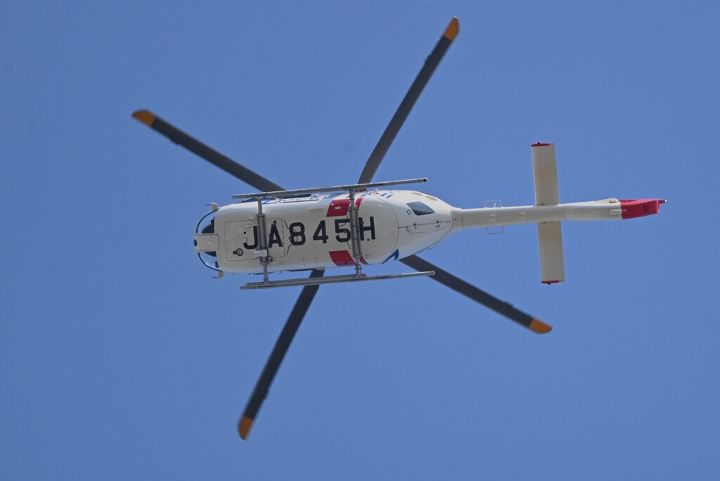 用水路上空・ドクターヘリ