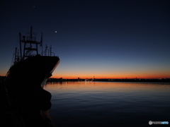 夕暮れ時の穏やかな銚子漁港