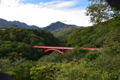 通称「赤い橋」（東沢大橋）