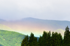 山際の虹