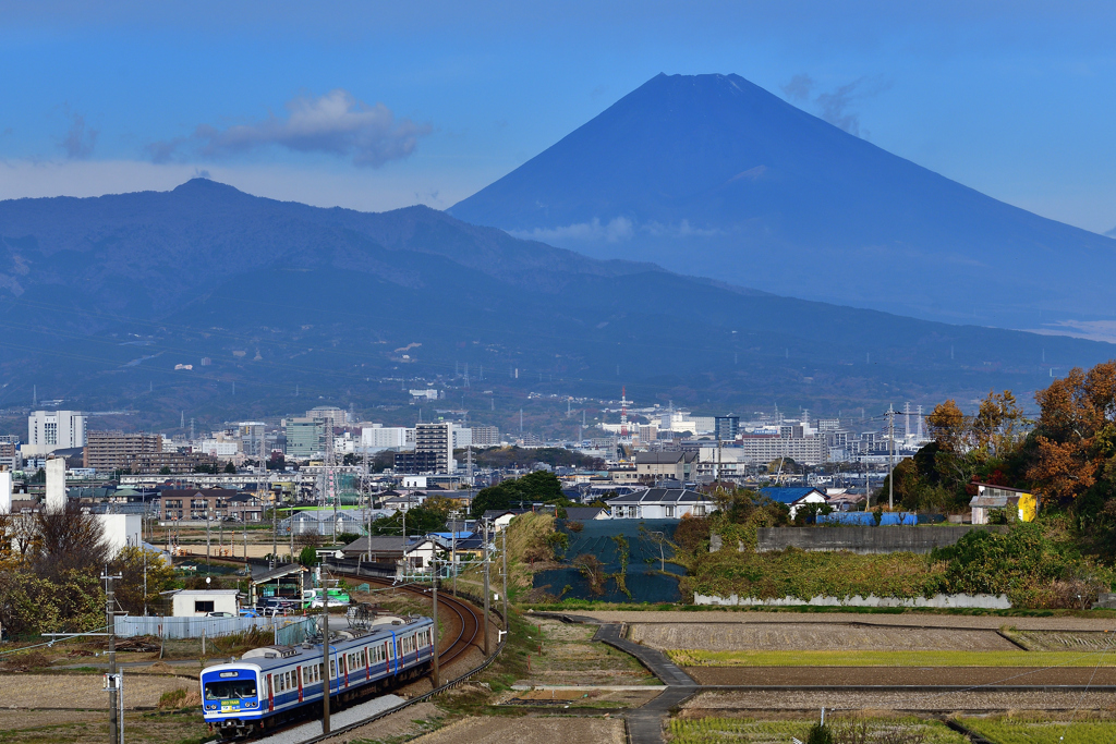 富士山を背景に