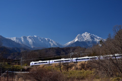 甲斐駒ヶ岳と鳳凰三山を背景に②