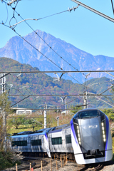 甲斐駒ヶ岳を背景に