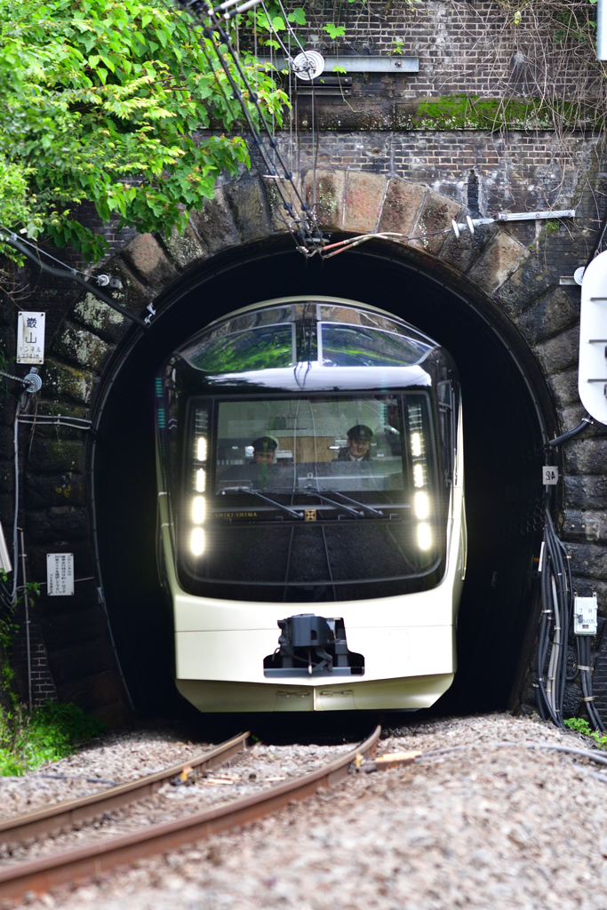トンネルから