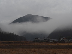 霧に電球