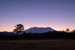 夕暮れと御嶽山