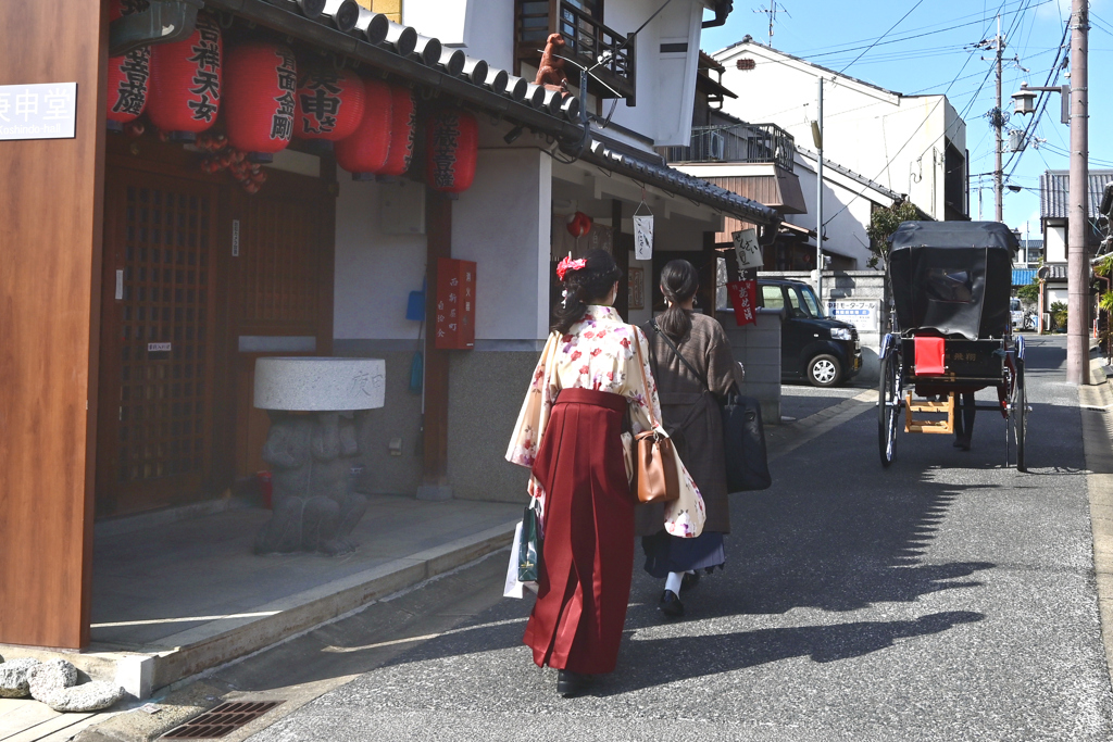 庚申堂の前の道
