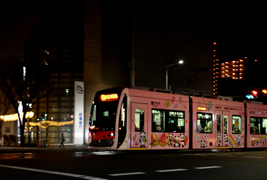 パンダ模様のチンチン電車
