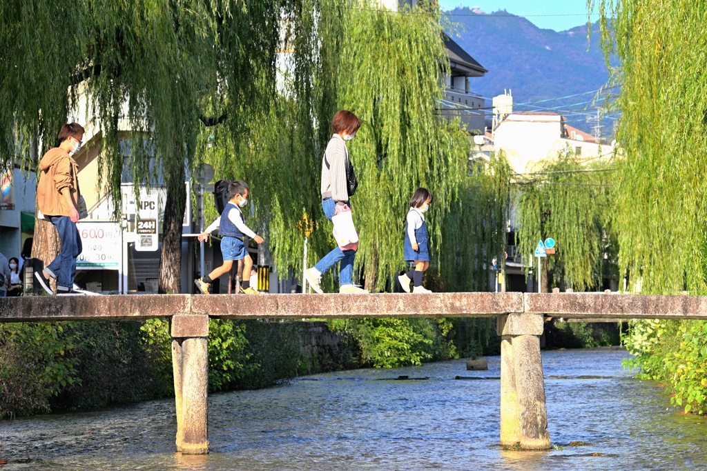 白川の一本橋