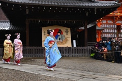 舞殿に向かう舞子さん