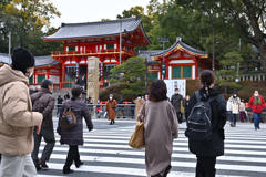 節分祭に向かう人々