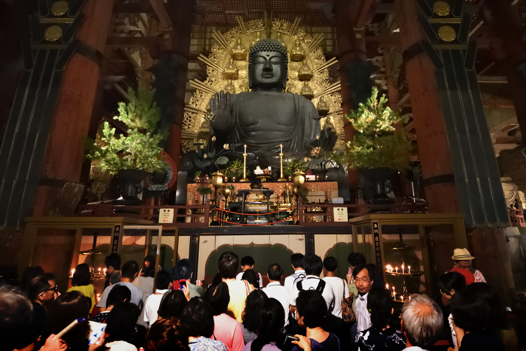 願いを受け止める大仏様