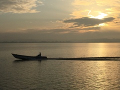 霞ヶ浦と釣舟