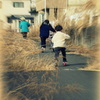 走る～～～～～♪ーღ～ღ－♪ーღ～ღー♪～～～