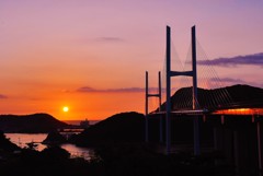 この大橋に夕日が！