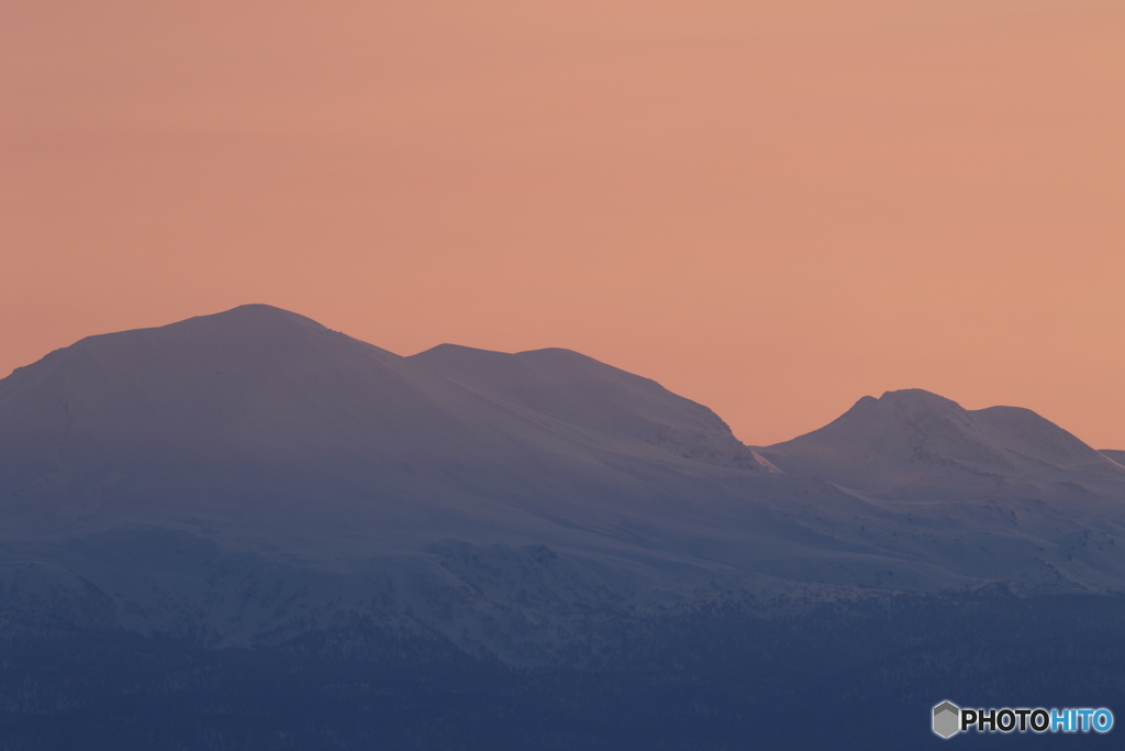 夜明けの十勝岳