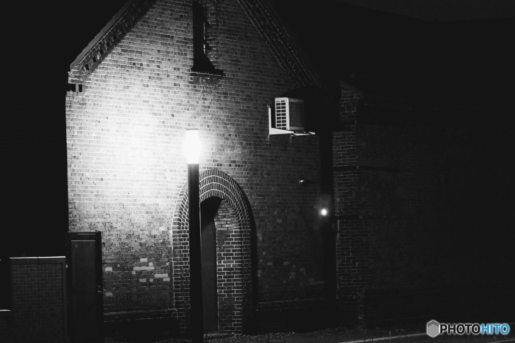 モノクロレンガ