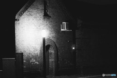 モノクロレンガ