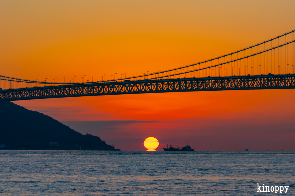 明石海峡大橋 ダルマ夕日