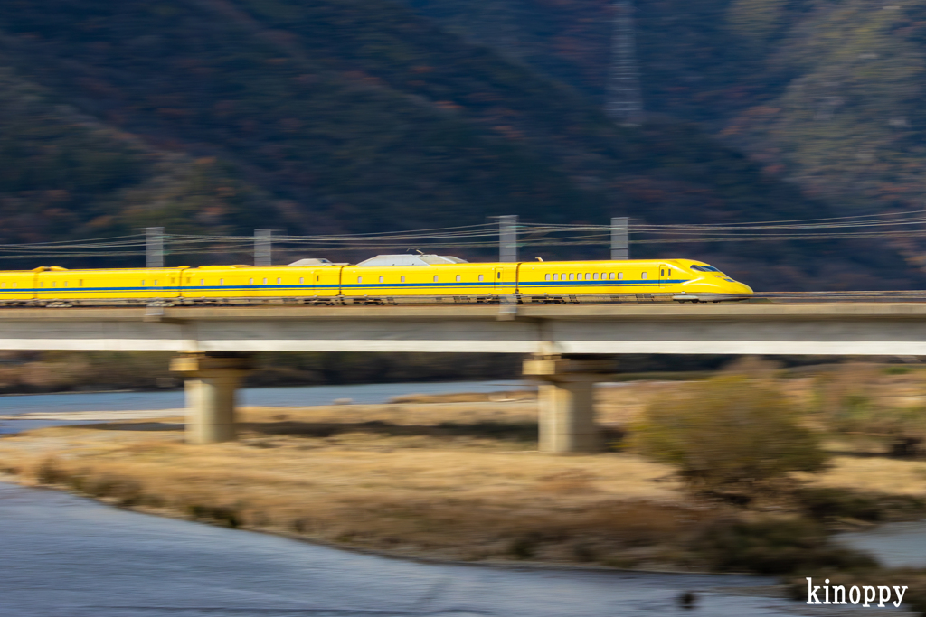 ドクターイエローＴ４ 流し撮り