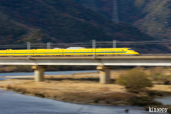 ドクターイエローＴ４ 流し撮り