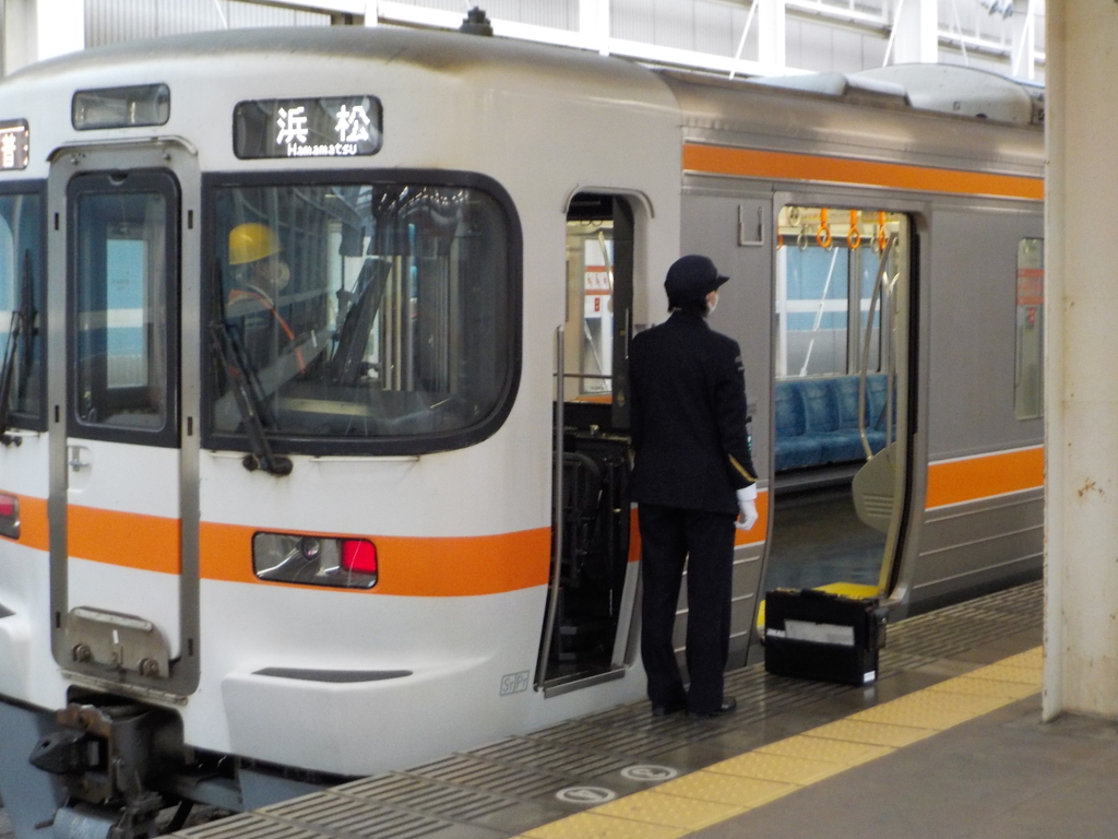 女性車掌